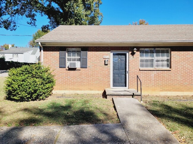 Building Photo - Lovely Two Bedroom - One Bathroom Brick Du...