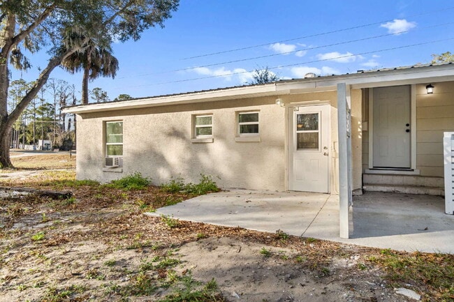 Building Photo - Spacious and Affordable 2BR, 1BA Available now in SE!
