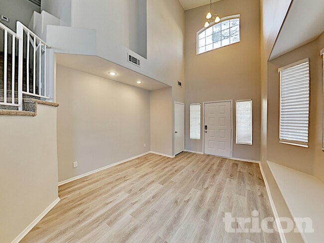 Photo - 6667 Whistling Swan Way