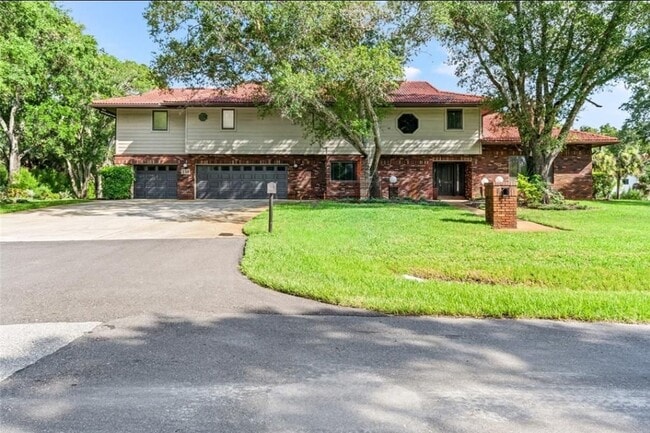 Photo - 250 Strathmore Ave Unit Maven Mansion Bedroom