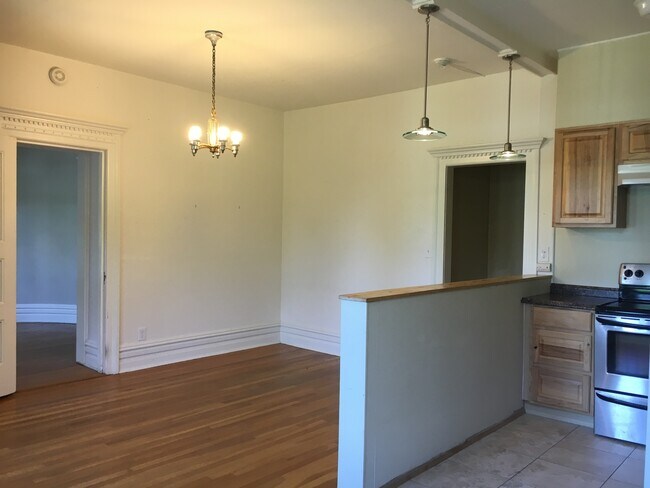 Photo - 801 S Cedar St