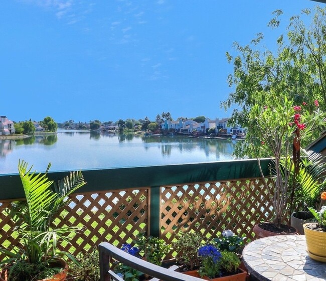 Waterfront Balcony - 86 Pelican Ln