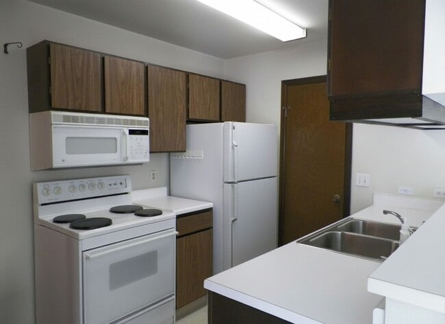 Photo - Well-Located 2 Bedroom Condo Available Mid June