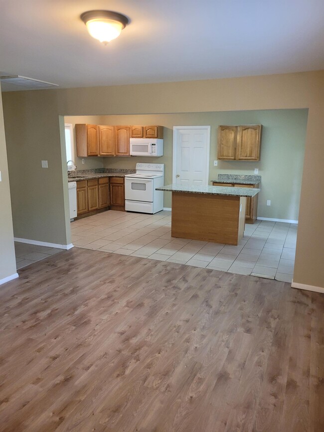 Photo - 47 Holstone Ln