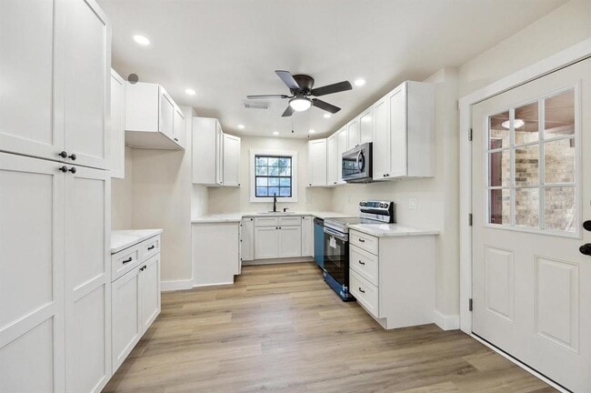 Photo - 1201 E Alamo St