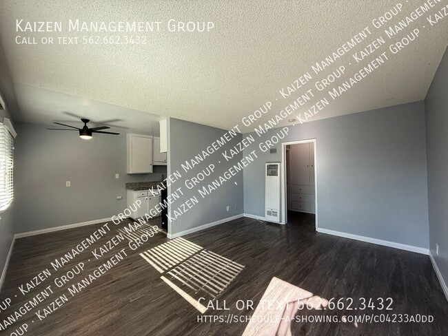 Building Photo - 2201 Locust Ave Unit 4