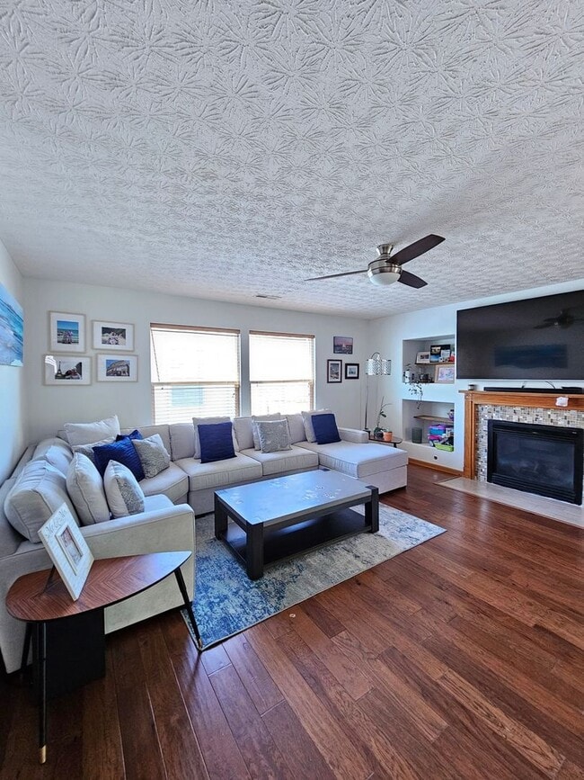 Photo - 5826 Wooden Plank Rd