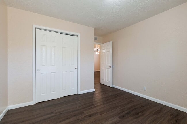 Vail Manor Apartments