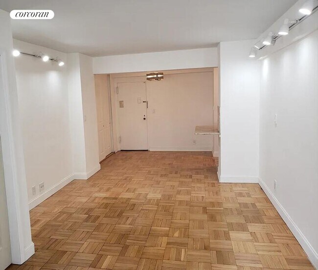 Photo - 345 E 56th St