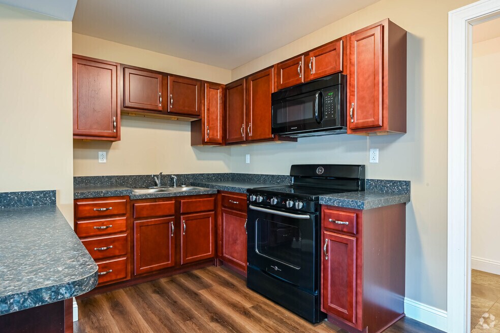 2 BR, 1 BA