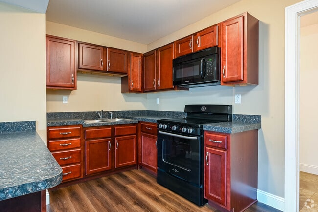 2 BR, 1 BA