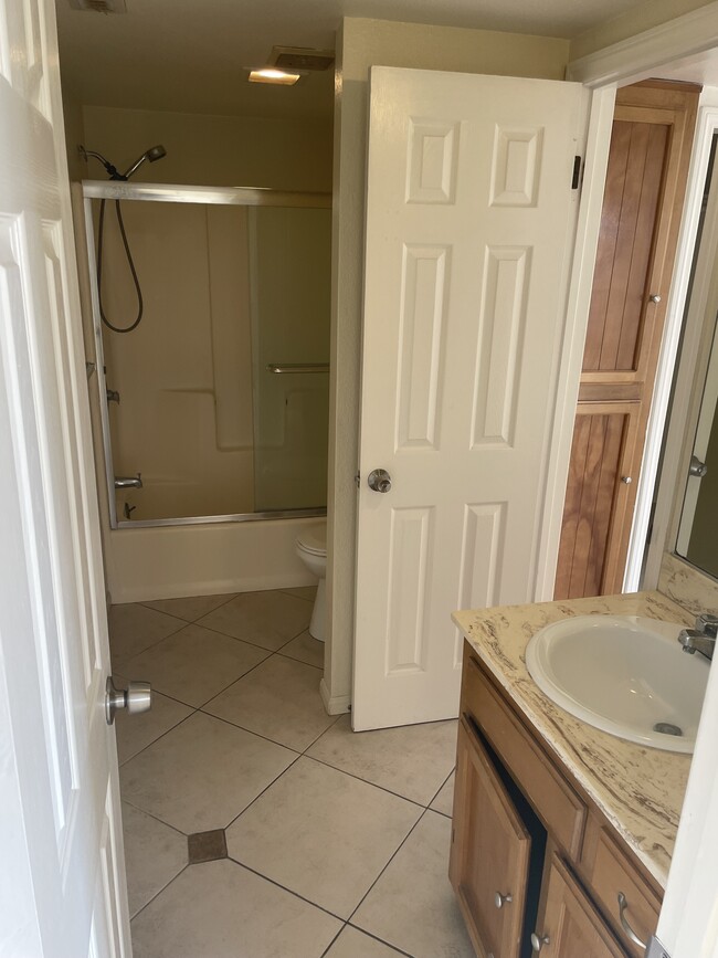 Hallway bathroom - 273 Date Ave Unit Date sreet