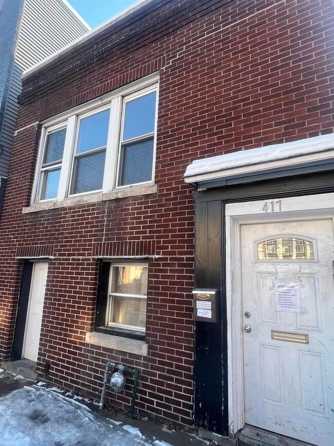 Building Photo - 417 19th St Unit 2