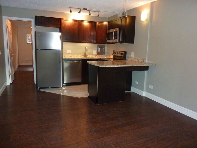Building Photo - 1 Bedroom Condo Near UTK – Modern Finishes... Unit ET205 BR1 (EVIP)