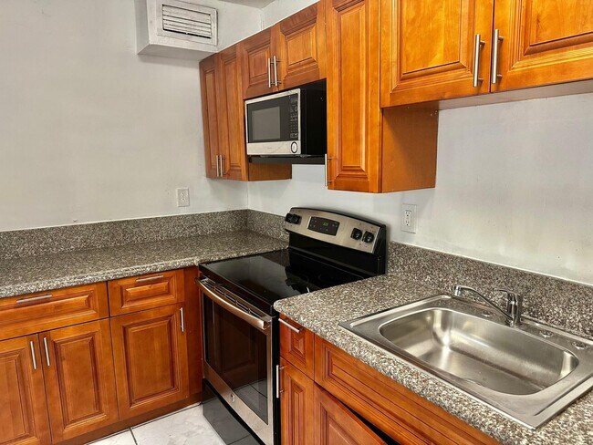 Photo - 4732 SW 33rd Ave Unit 102