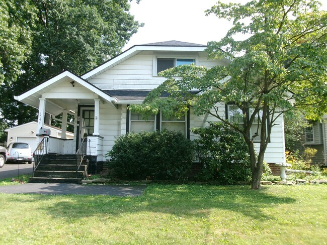 1544 Edgewood St NE