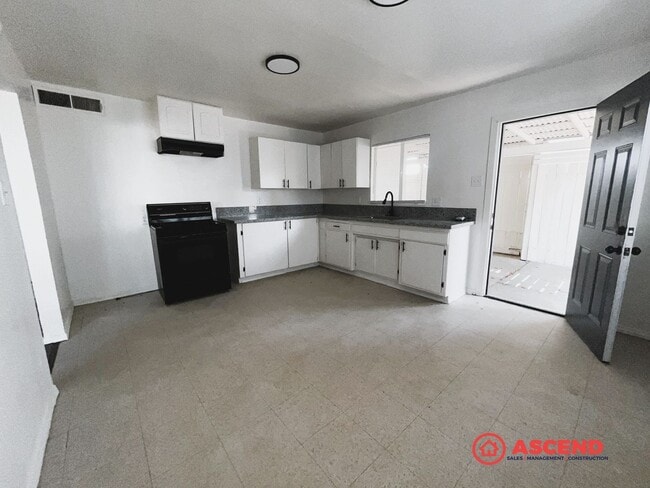 Photo - 1802 Forrest St Unit 1802 1/2 Forrest Ave