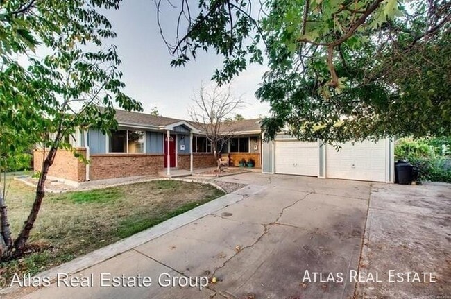 Building Photo - 8898 Circle Dr