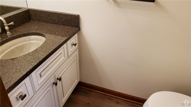 Building Photo - 461 Summerhaven Dr N Rental