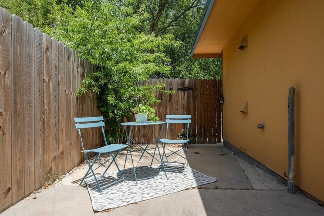 1312 E 52nd St Unit B