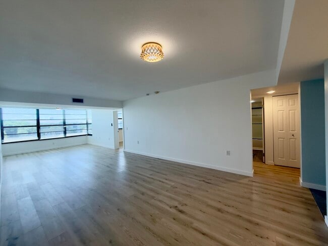 Photo - 3710 Whitehall Dr Unit 404