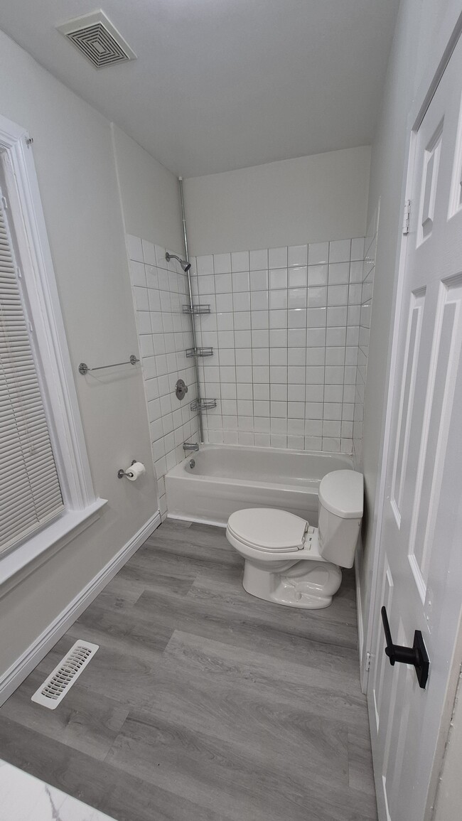 Photo - 220 Mary St N Unit 1 Bedroom apartment for r