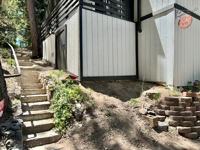 Photo - 838 Lakeview Ln