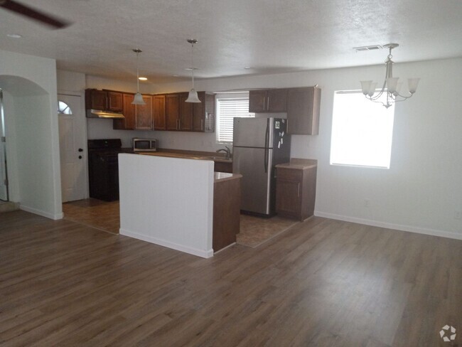 Building Photo - COMING SOON - 2 Bed 1 Bath - 1300 sq ft -C... Rental