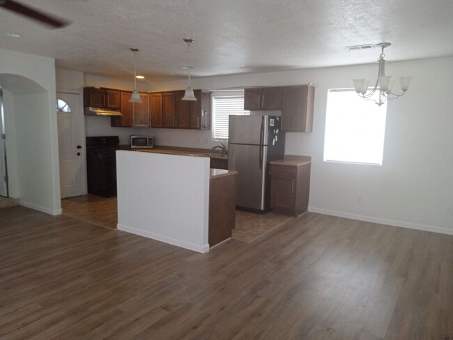 COMING SOON - 2 Bed 1 Bath - 1300 sq ft -C... - COMING SOON - 2 Bed 1 Bath - 1300 sq ft -C... House