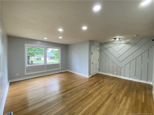 Photo - 290 Lemont Dr