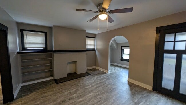 Building Photo - 3863 Brighton Rd Unit 3863 Brighton Road