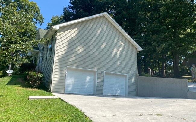 Photo - 110 Cornett Ln