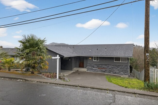 Photo - 2404 Bloyd St