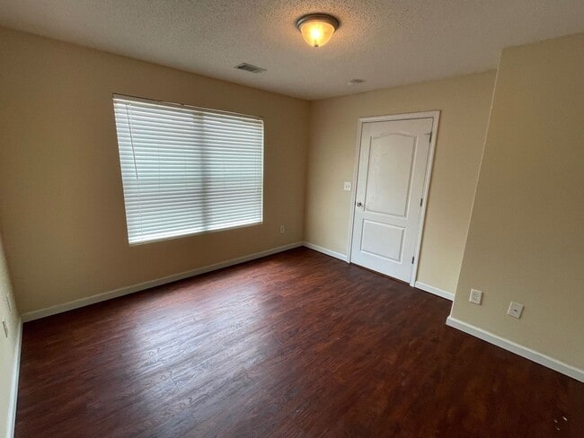 Photo - PRE-LEASING FOR AUGUST 2026!