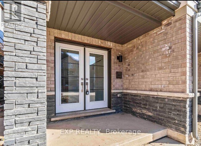 Photo - 8 Norwich Cres