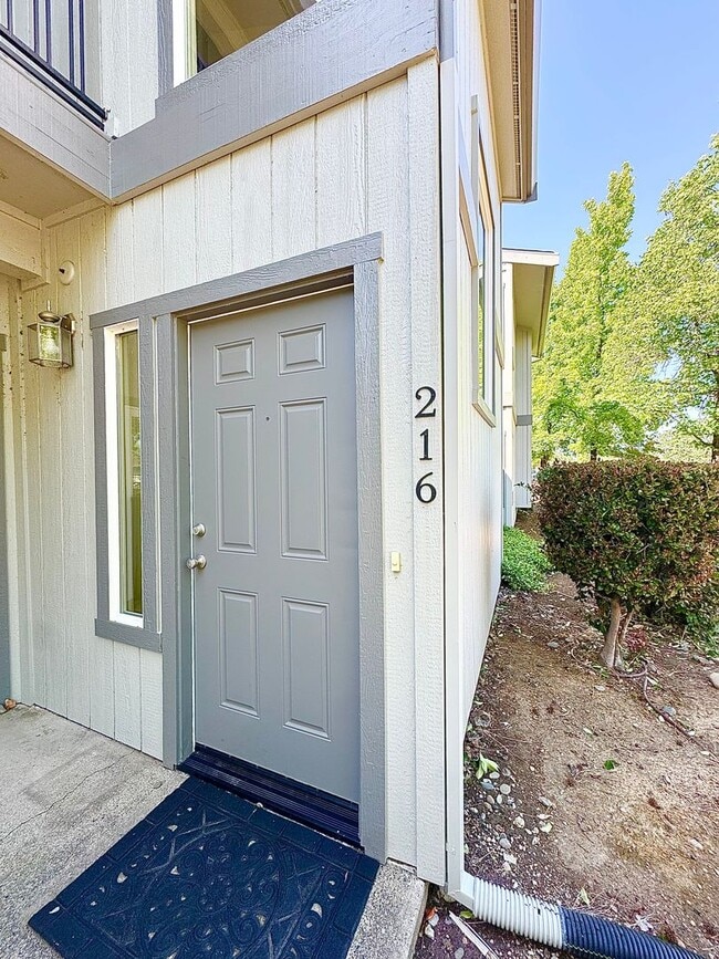 Building Photo - Beautifully Upstairs Condo at Ridgecrest Condominiums!! HOA Pool/Jacuzzi Unit 216