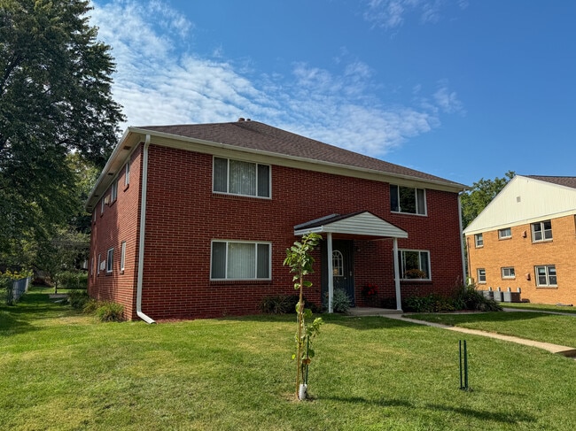 Building Photo - 426 Rushmore Ln Unit 2