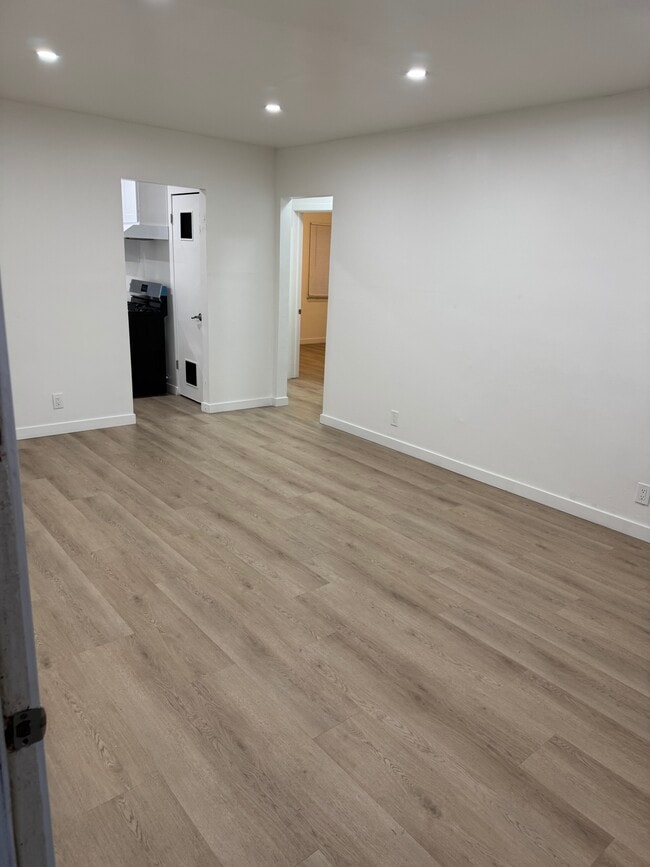 Building Photo - 10934 Charnock Rd Unit 10934 Charnock Rd Rental