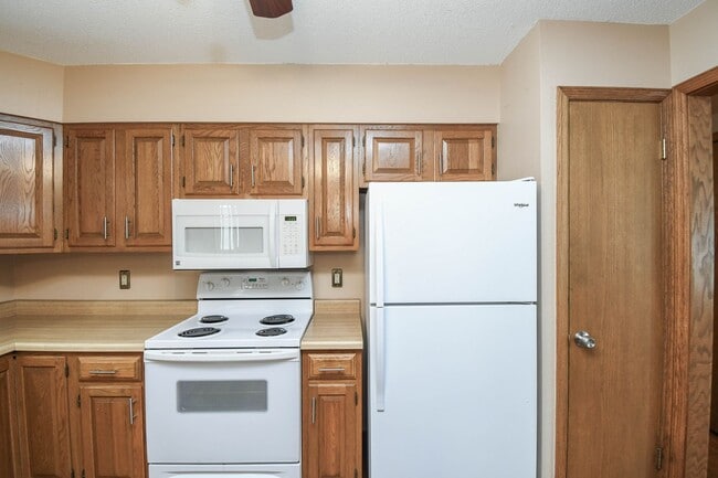 Photo - Spacious 5-Bedroom Split-Level in Southwest Sioux Falls with 4-Season Room & Fenced Yard!