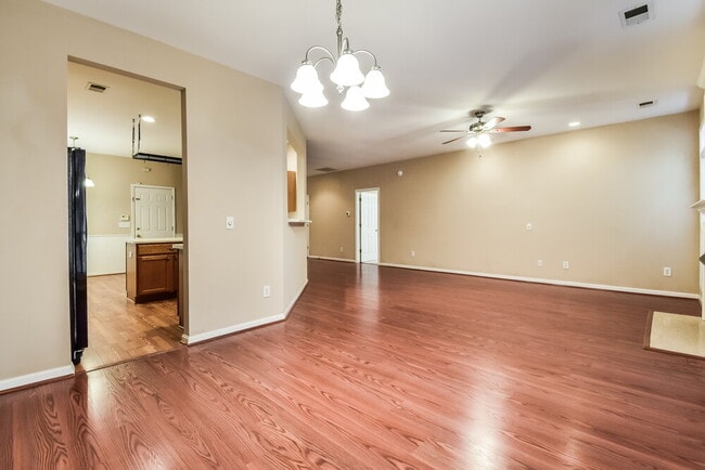 Photo - 173 Weatherstone Dr