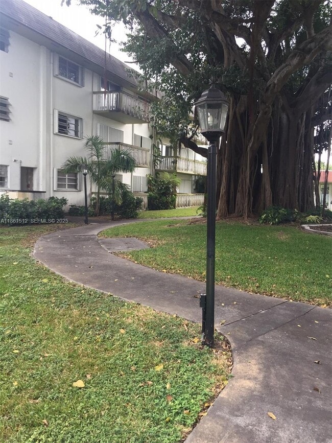 Building Photo - 15201 NE 6th Ave Unit C106