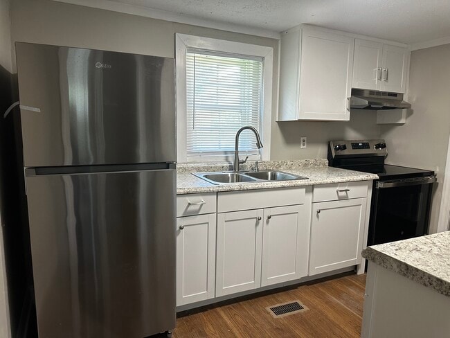 Building Photo - 309 Hurst St Rental