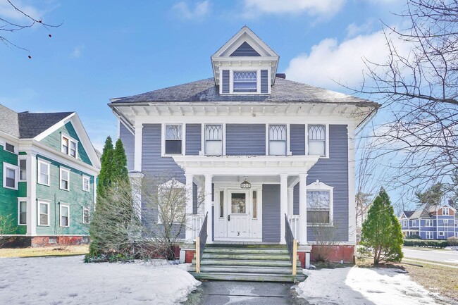 Building Photo - 3 Sumner Ave Unit 4