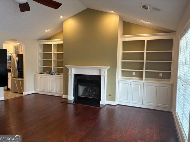 Photo - 616 Embassy Walk