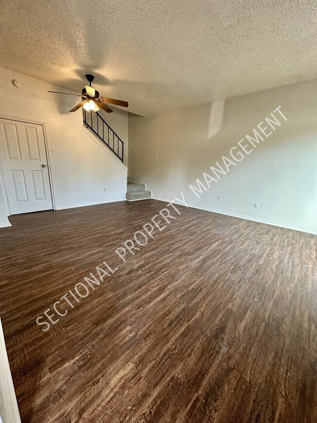 Building Photo - 715-719 N Center St Unit 719-2