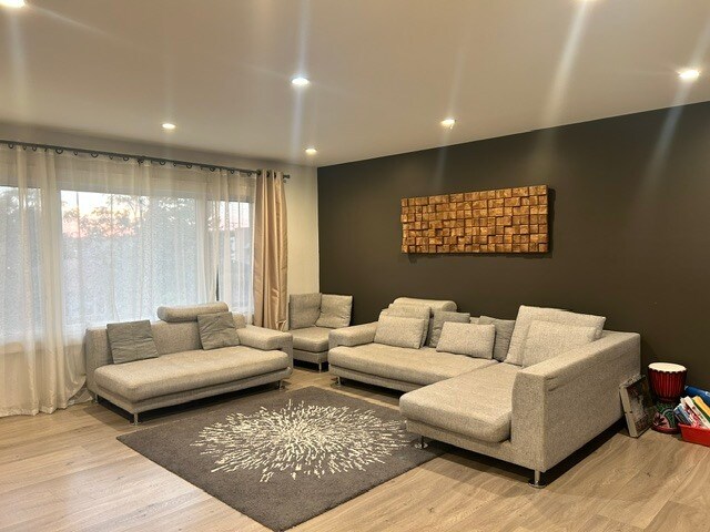Photo - 8723 Trumbull Ave Unidad 1