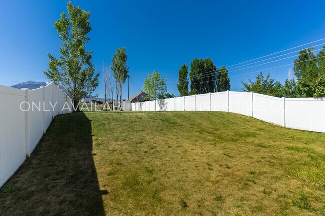 Photo - 692 E 180 N