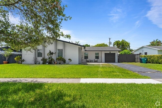 Building Photo - 9720 Bel Aire Dr Rental