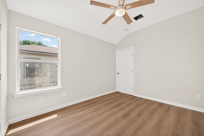 Building Photo - 4719 Cashel Cir Unit B
