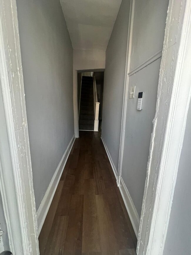 Four Bedroom One Bathroom Unit Recently Re... - Four Bedroom One Bathroom House Unit Recently Re...